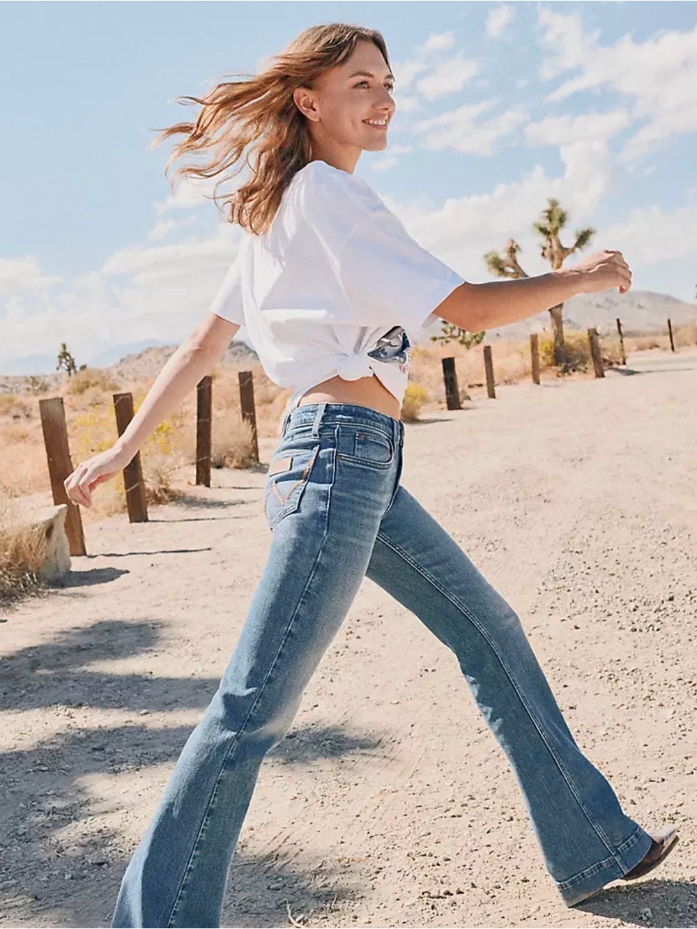 Wrangler Retro Mae Mid Rise Acid Washed Trouser Jean. Size 35. Rodeo/Western.
